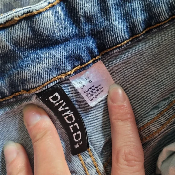 ⭐️High Rise Jeans⭐️ - Picture 2 of 2